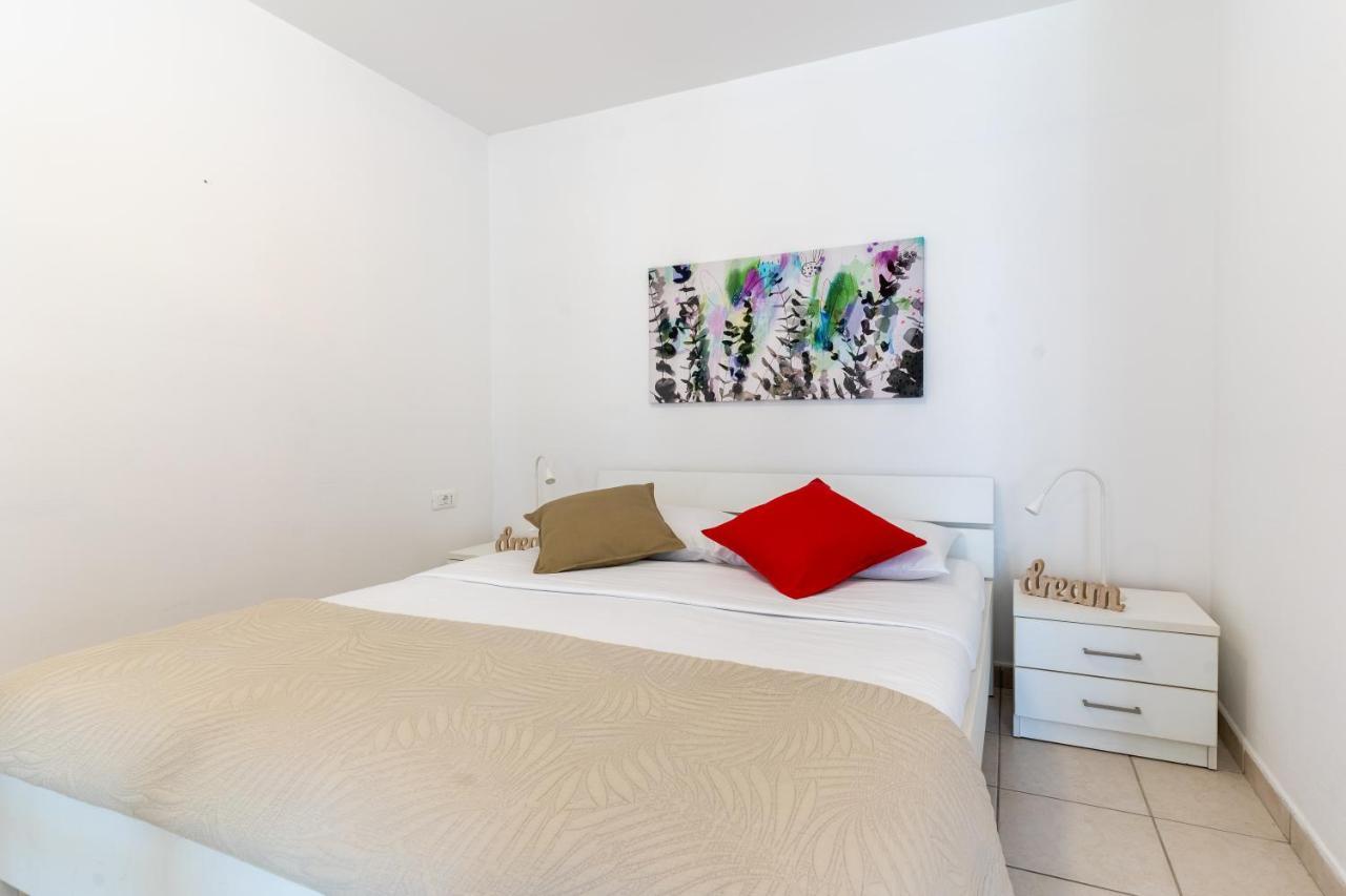 Apartments Dolac ネレジネ エクステリア 写真